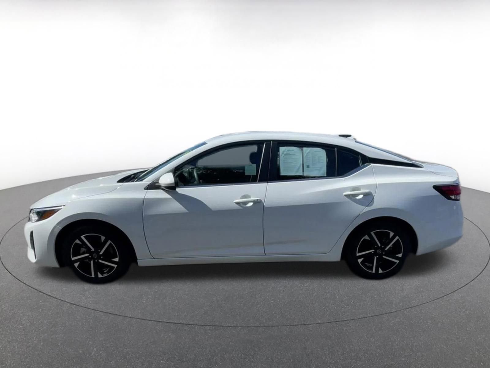 Used 2025 Nissan Sentra SV FWD image 9
