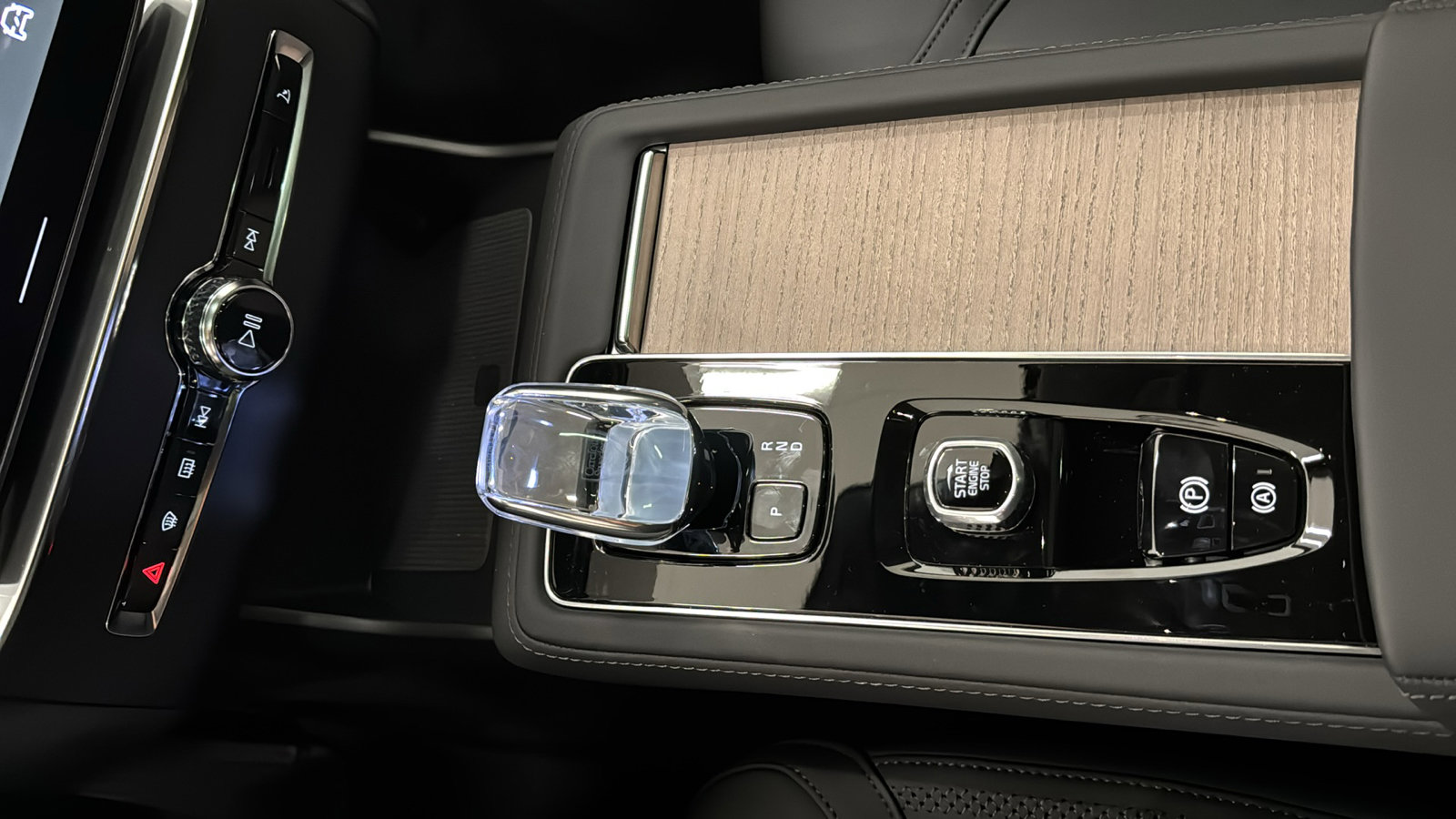 New 2026 Volvo XC90 B5 Plus w/ Protection Package AWD/4WD image 19