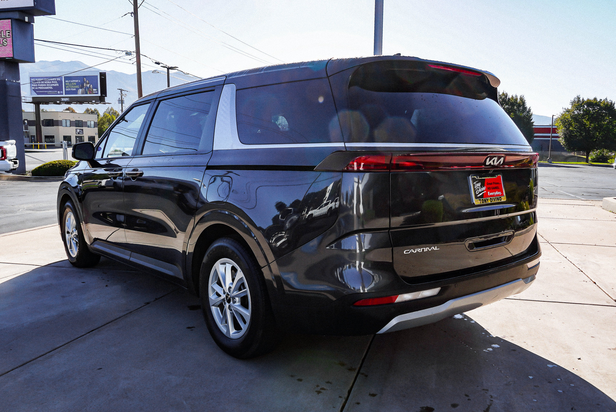Used 2024 Kia Carnival LX FWD image 6