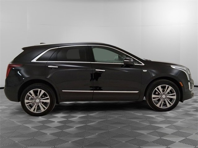 Used 2025 Cadillac XT5 Premium Luxury image 2