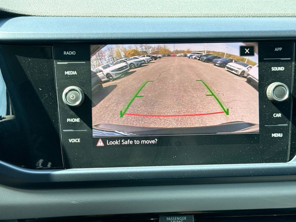 Used 2022 Volkswagen Taos SE w/ Panoramic Sunroof Package image 23