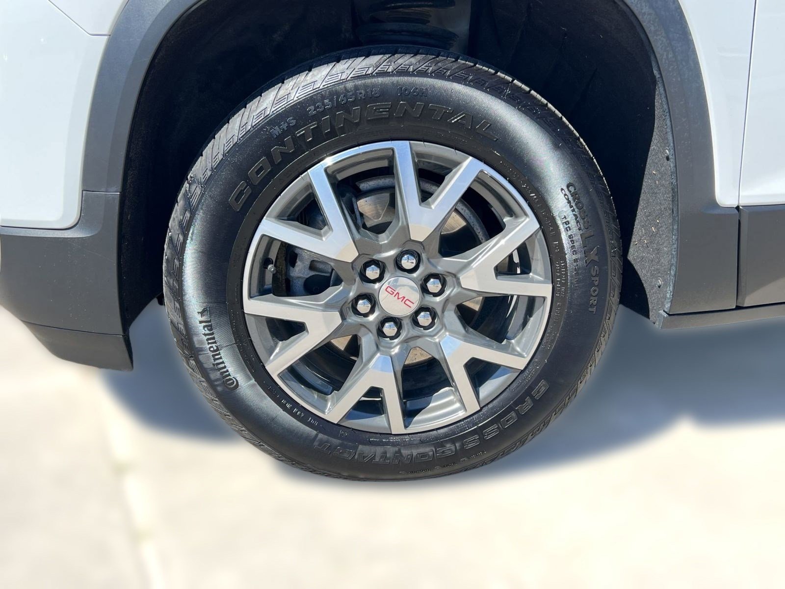 Certified 2023 GMC Acadia SLE w/ Driver Convenience Package image 12