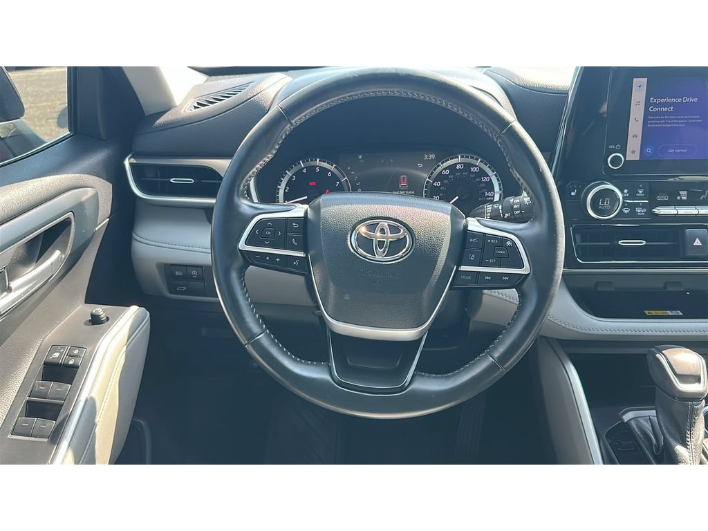 Used 2023 Toyota Highlander XLE FWD image 27