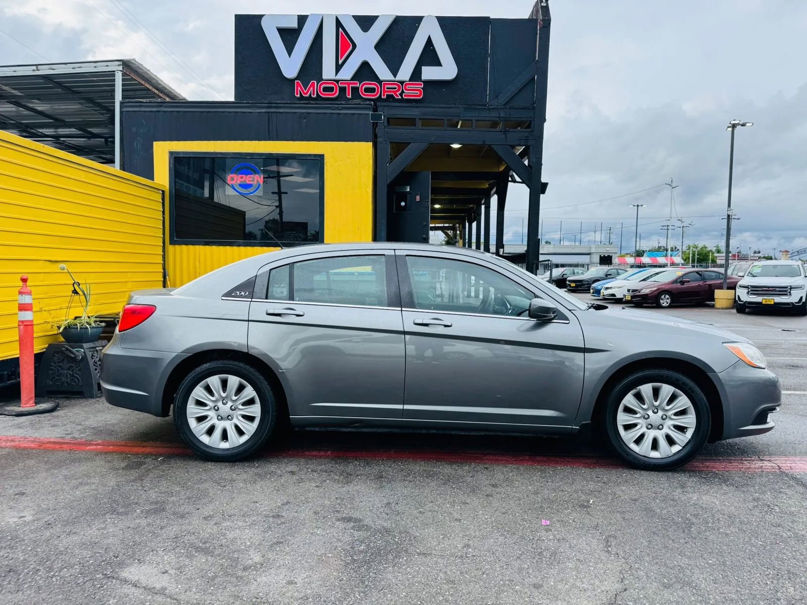 Used 2012 Chrysler 200 LX FWD image 4