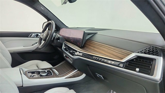 Used 2023 BMW X7 xDrive40i w/ M Sport Package image 21
