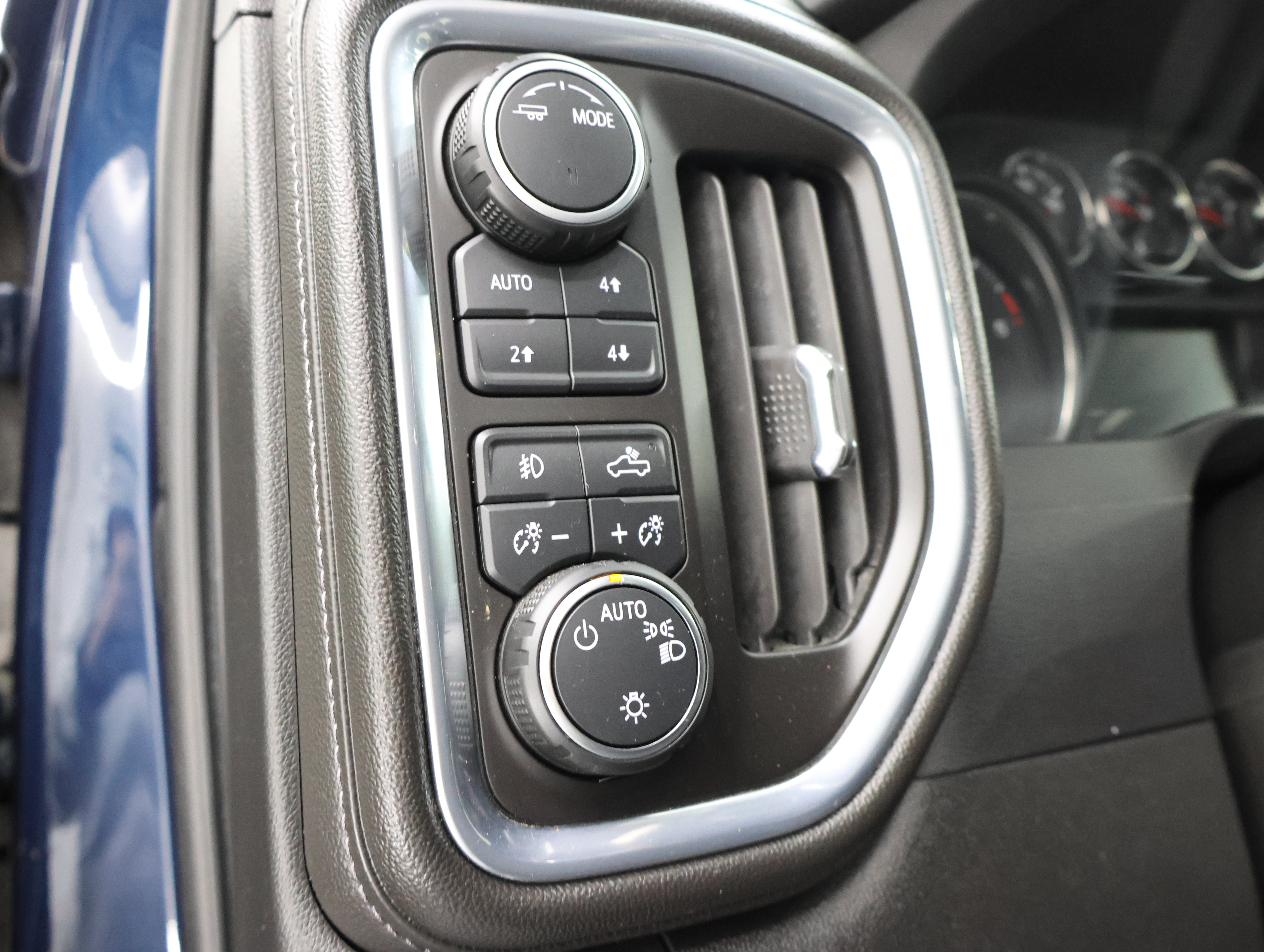 Used 2023 Chevrolet Silverado 2500 LT AWD/4WD image 43