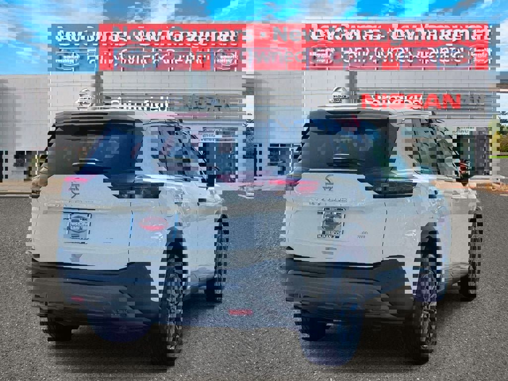 Used 2022 Nissan Rogue S image 5