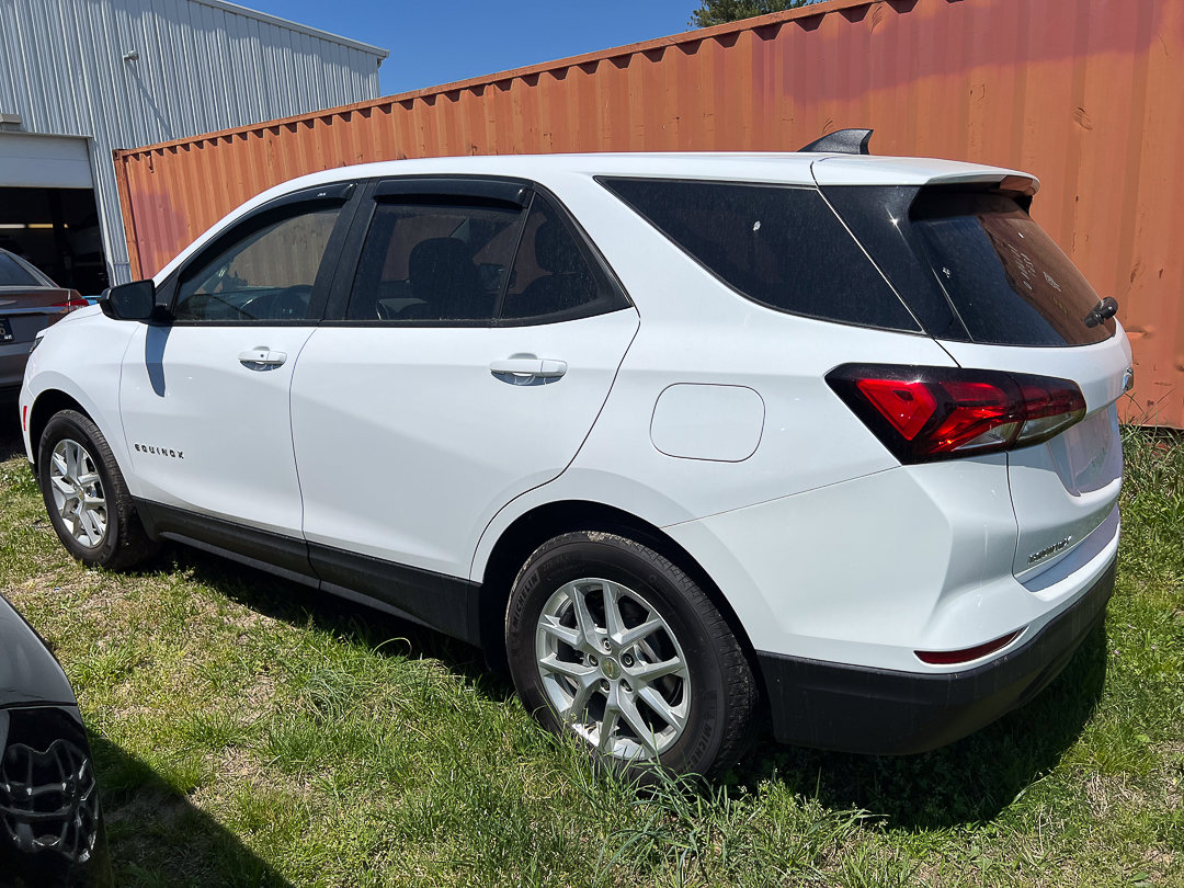 Used 2023 Chevrolet Equinox LS w/ LS Convenience Package FWD image 2