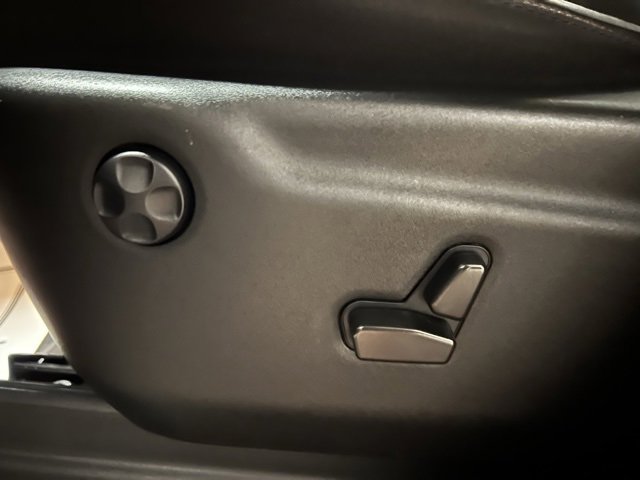 Used 2022 Jeep Grand Cherokee Limited image 16