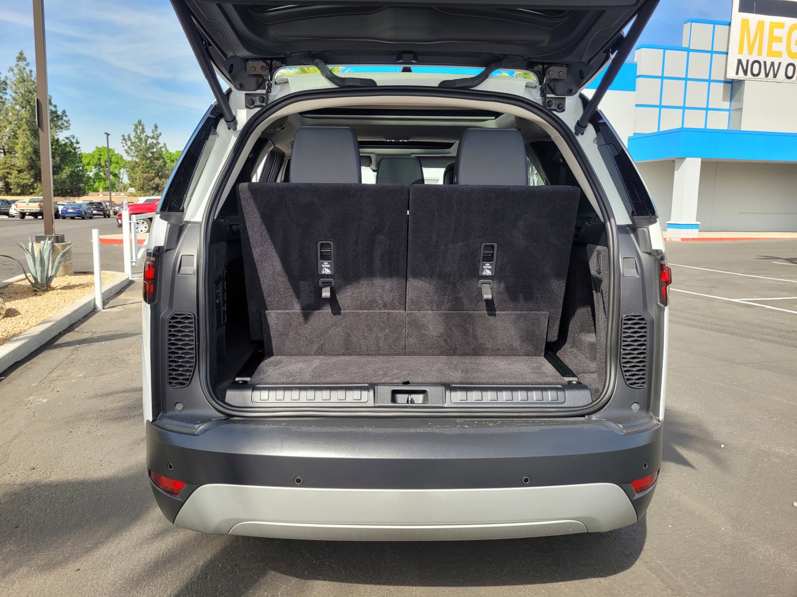 Used 2024 Land Rover Discovery S AWD/4WD image 27
