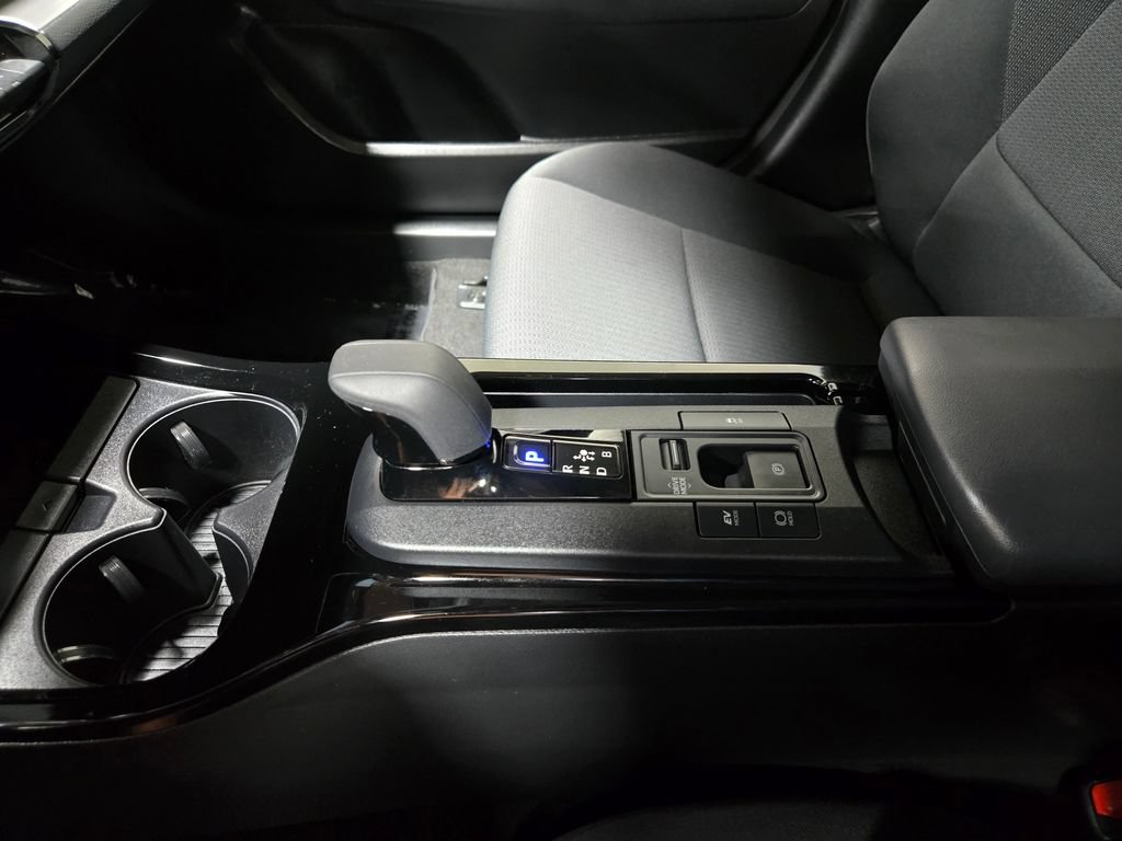 Used 2024 Toyota Prius LE AWD/4WD image 28