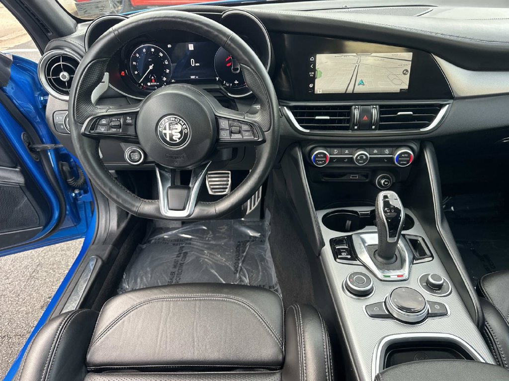Used 2025 Alfa Romeo Giulia AWD image 19