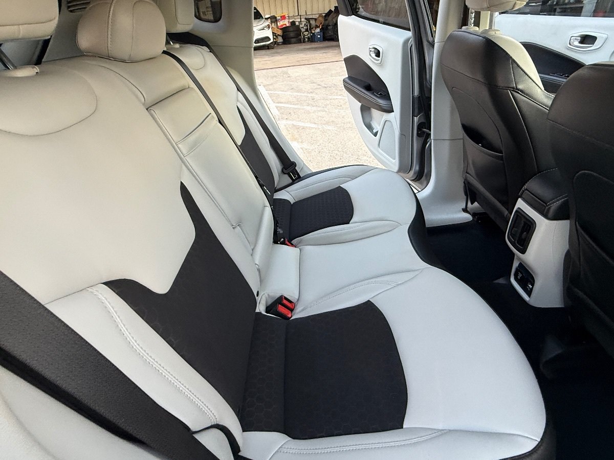 Used 2019 Jeep Compass Latitude FWD image 18