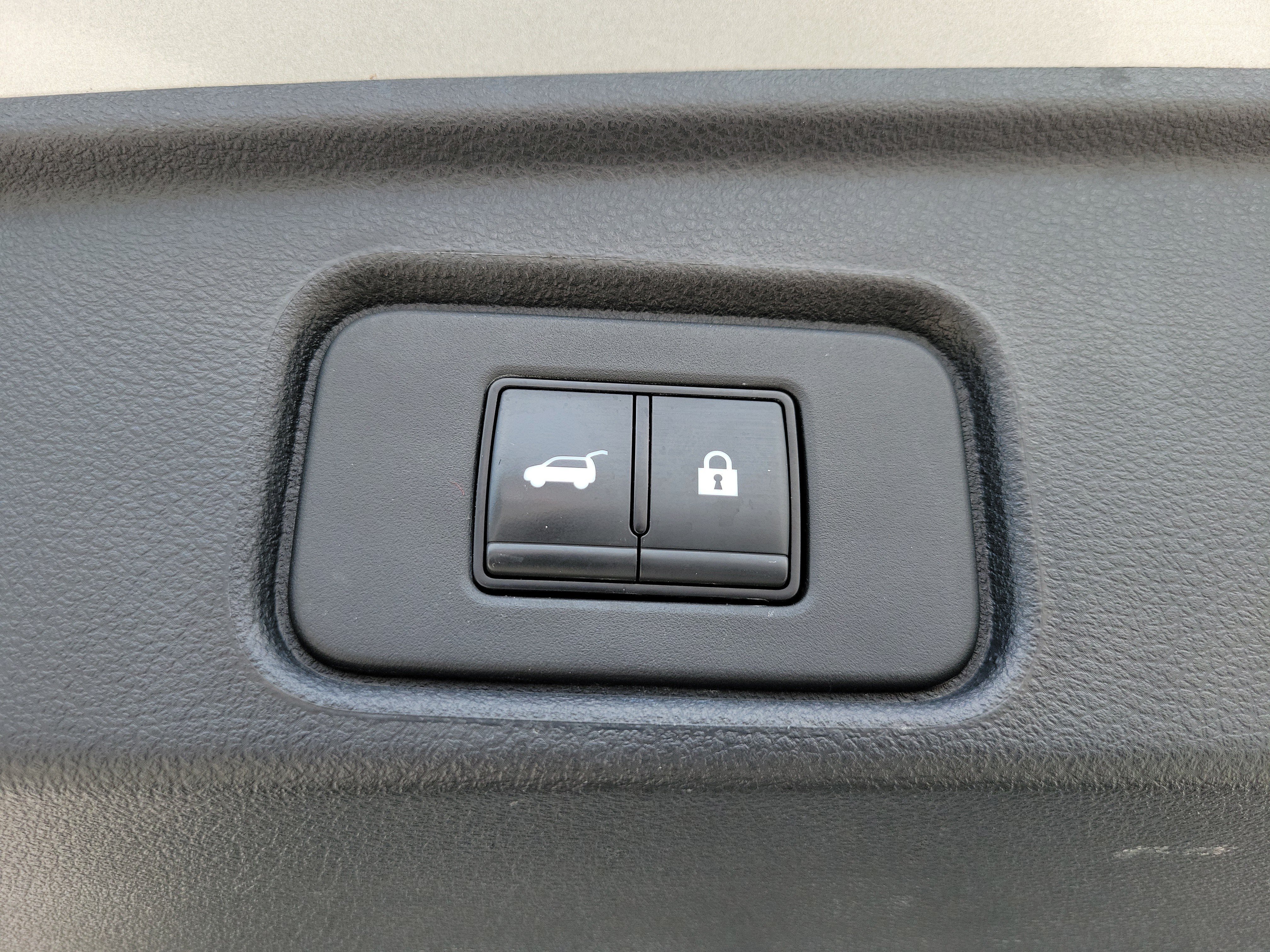 Used 2024 Nissan Pathfinder SL w/ Black Appearance Package FWD image 16