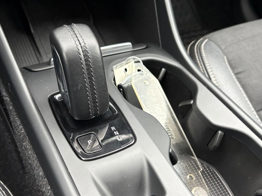 Used 2020 Volvo XC40 T5 Momentum image 22