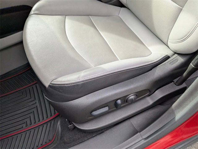 Used 2022 GMC Terrain SLT image 25