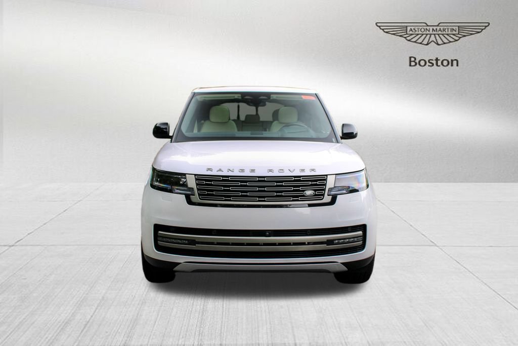 Used 2025 Land Rover Range Rover SE AWD/4WD image 2
