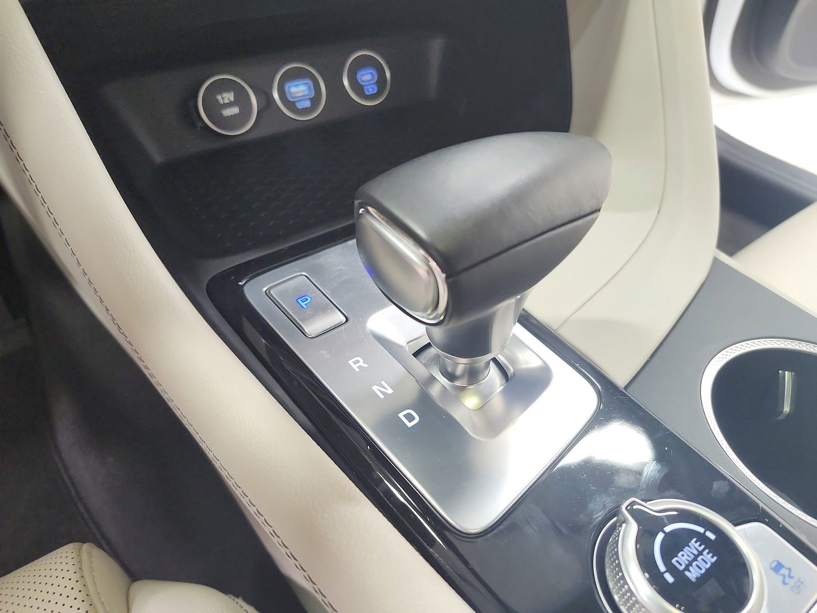 Used 2025 Genesis G70 2.5T RWD image 27