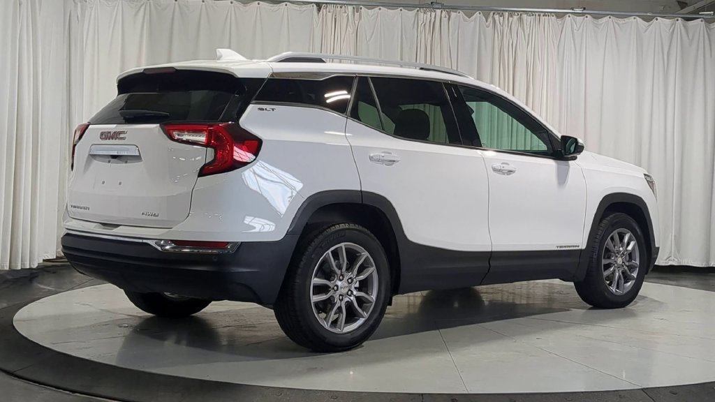 Used 2023 GMC Terrain SLT w/ Tech Package AWD/4WD image 10