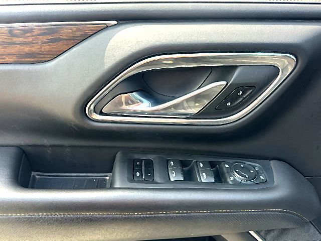 Used 2023 Chevrolet Suburban Premier AWD/4WD image 32