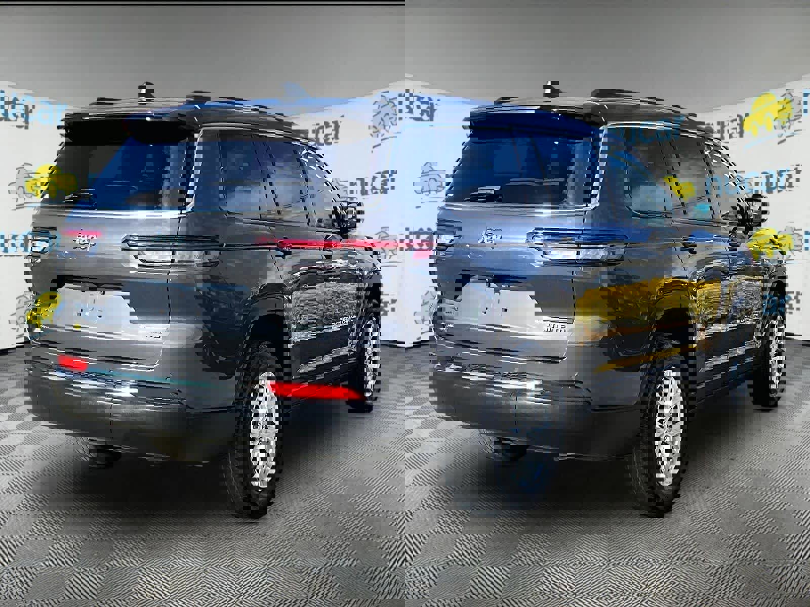 Used 2023 Jeep Grand Cherokee L Limited w/ Trailer Tow Group (B) AWD/4WD image 6