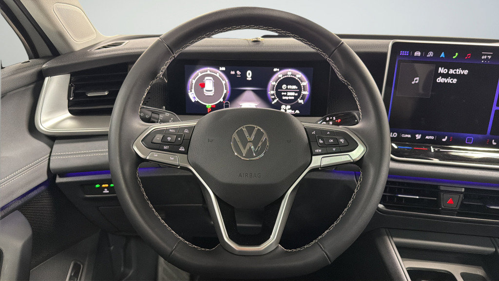 Used 2025 Volkswagen Tiguan SE AWD/4WD image 34