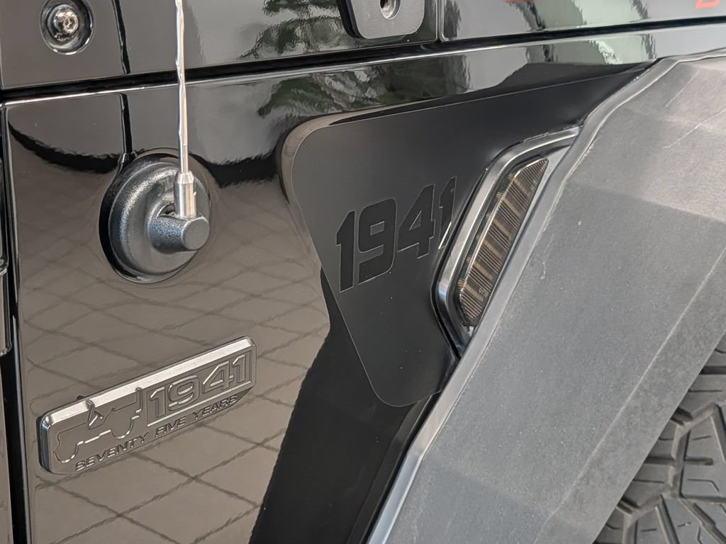Used 2023 Jeep Gladiator Mojave AWD/4WD image 21