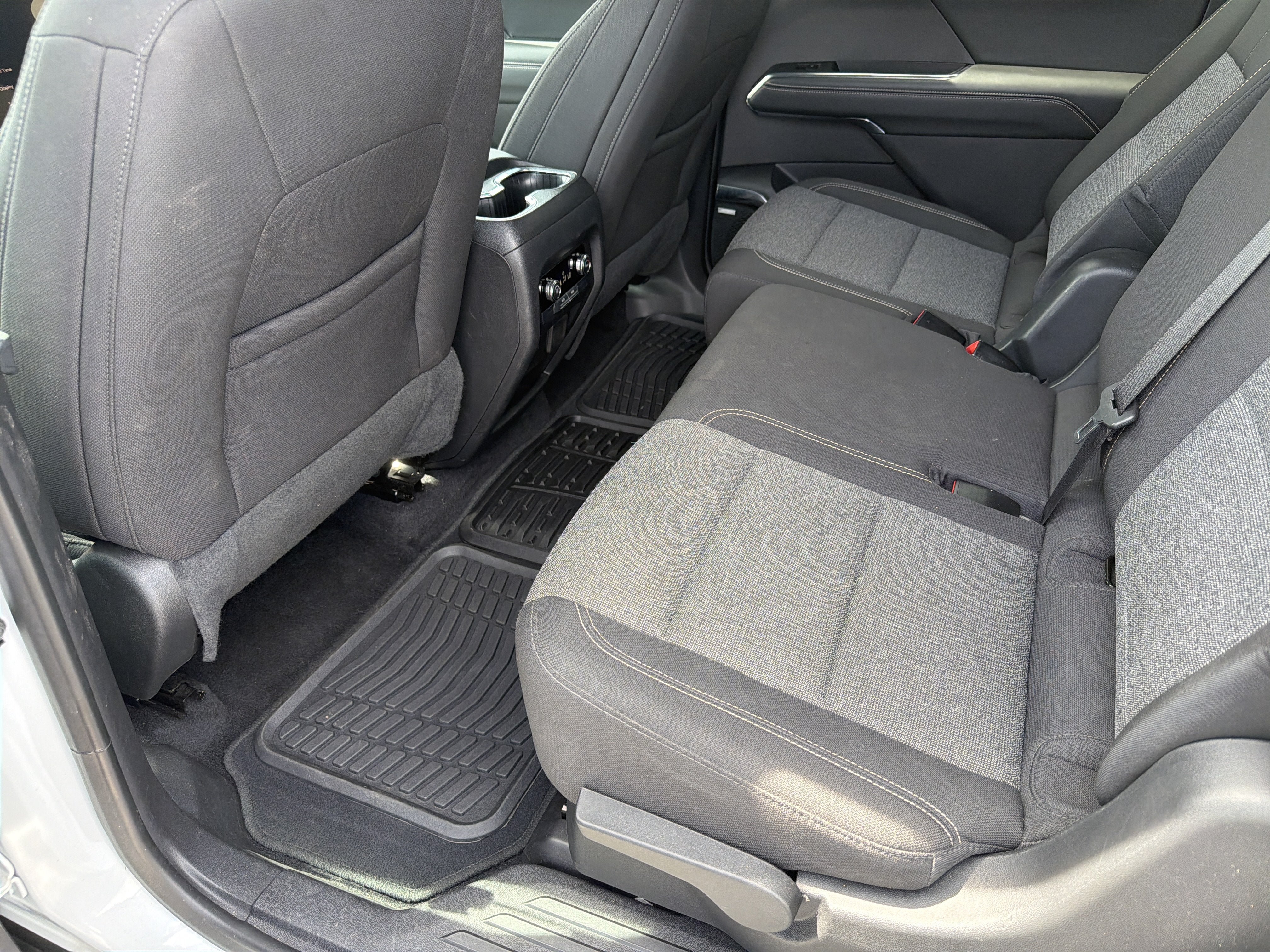 Used 2025 GMC Acadia Elevation FWD image 17