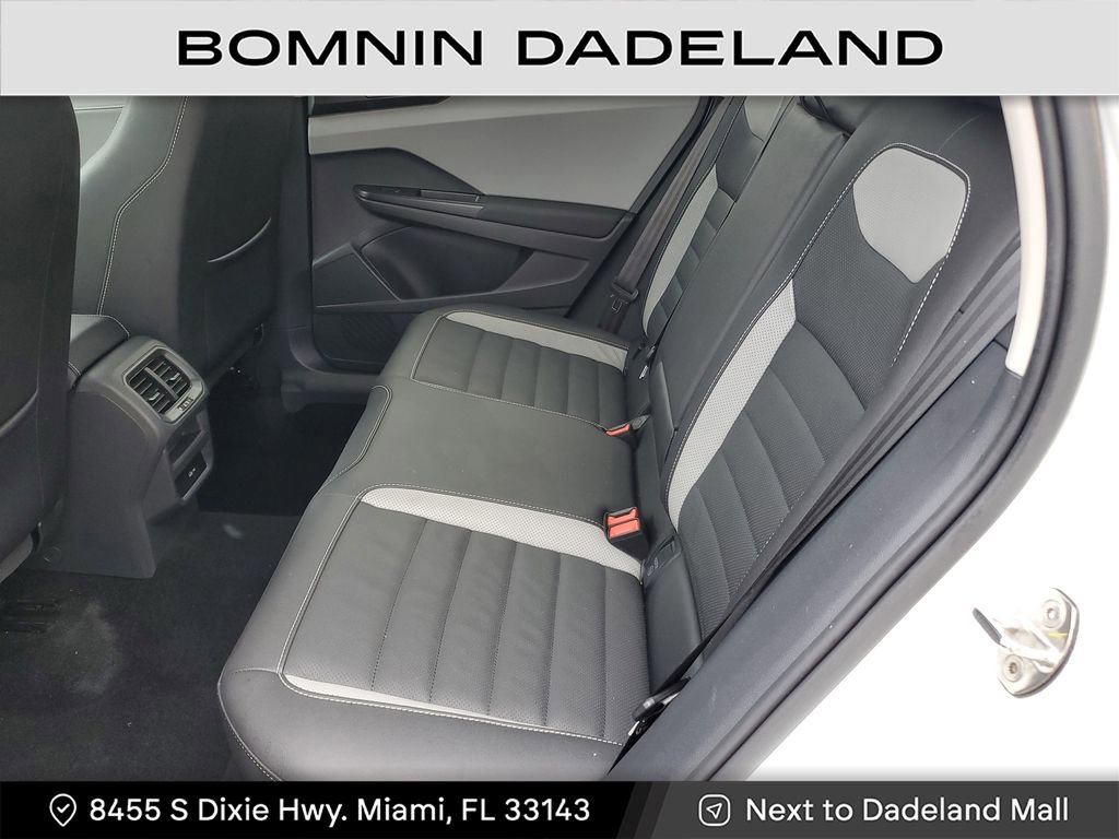 Used 2022 Volkswagen Taos SEL w/ Panoramic Sunroof Package image 11