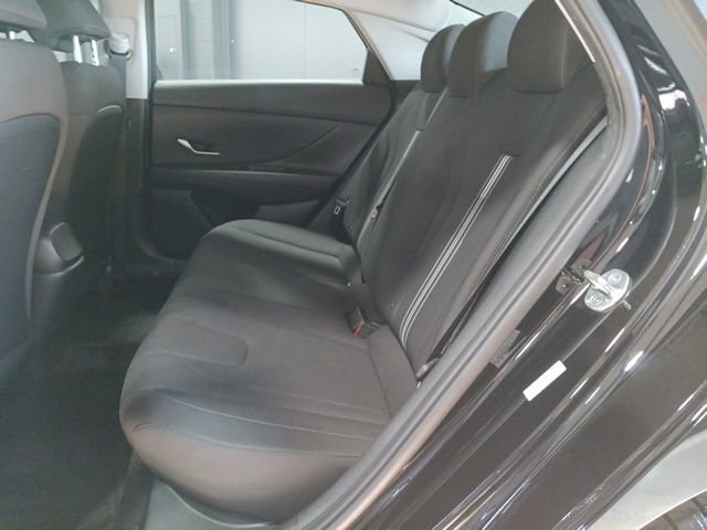 Used 2023 Hyundai Elantra SEL image 27