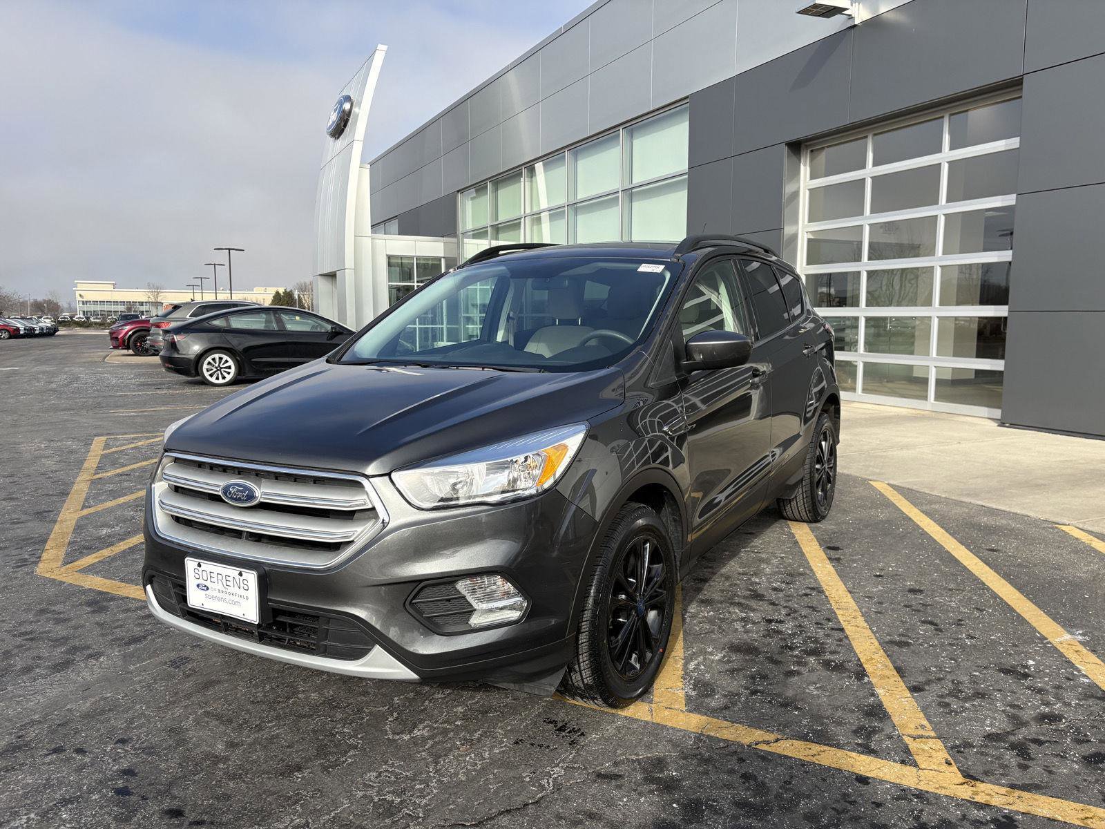 Used 2018 Ford Escape SE image 3