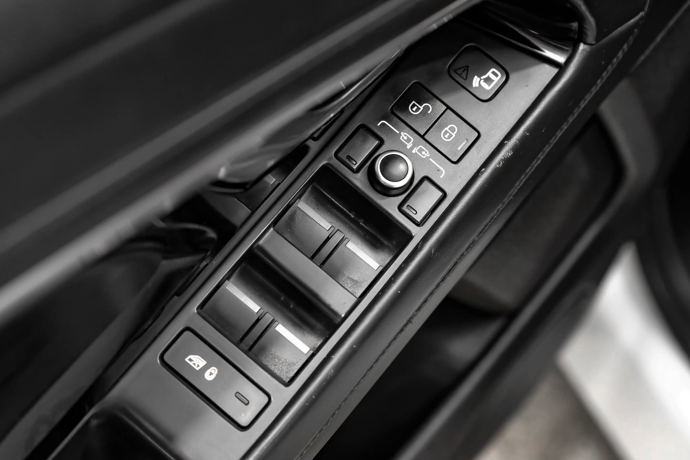 Used 2020 Land Rover Range Rover Evoque R-Dynamic SE image 55