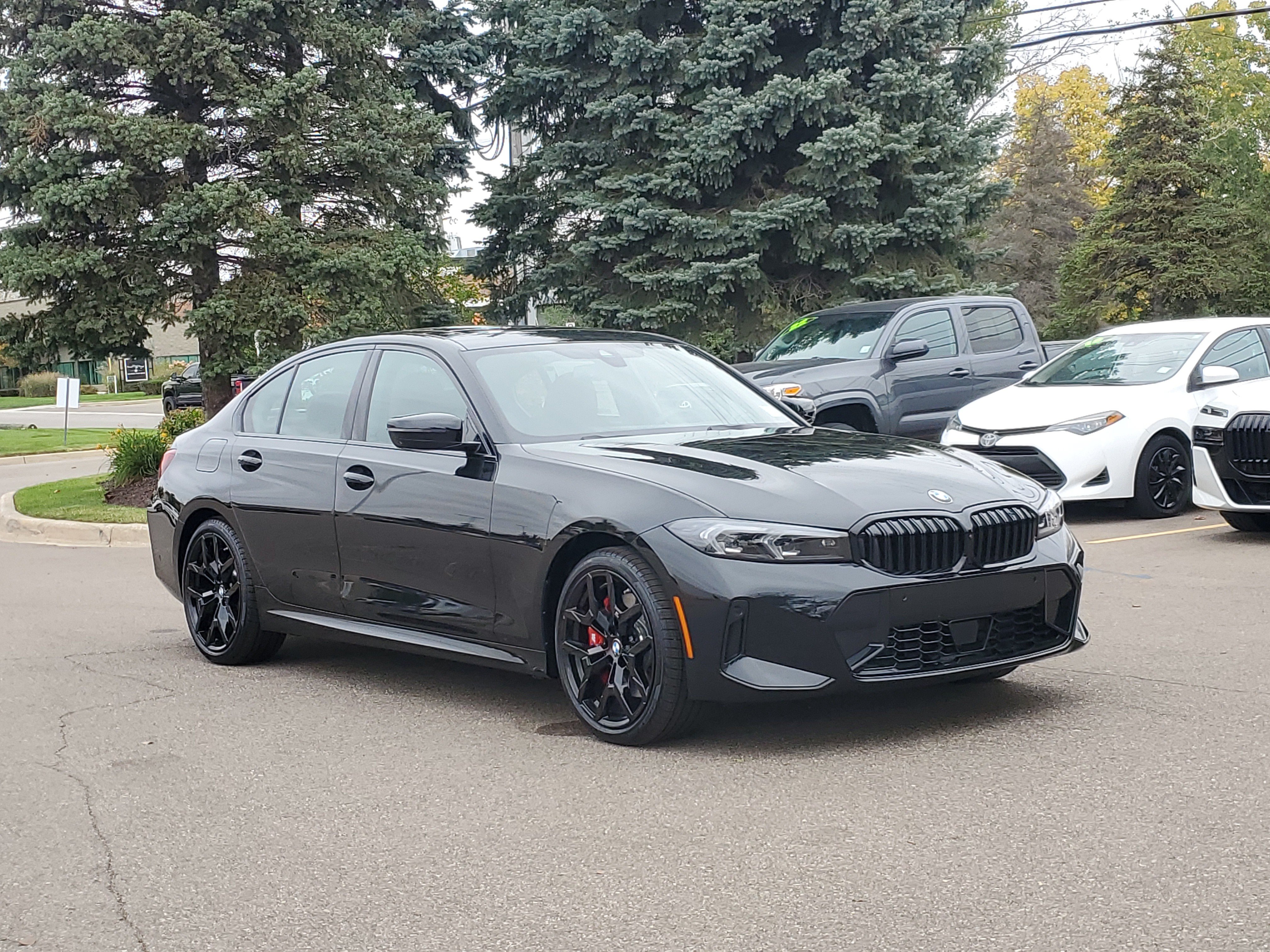 New 2026 BMW 330i xDrive Sedan w/ M Sport Package AWD/4WD image 7