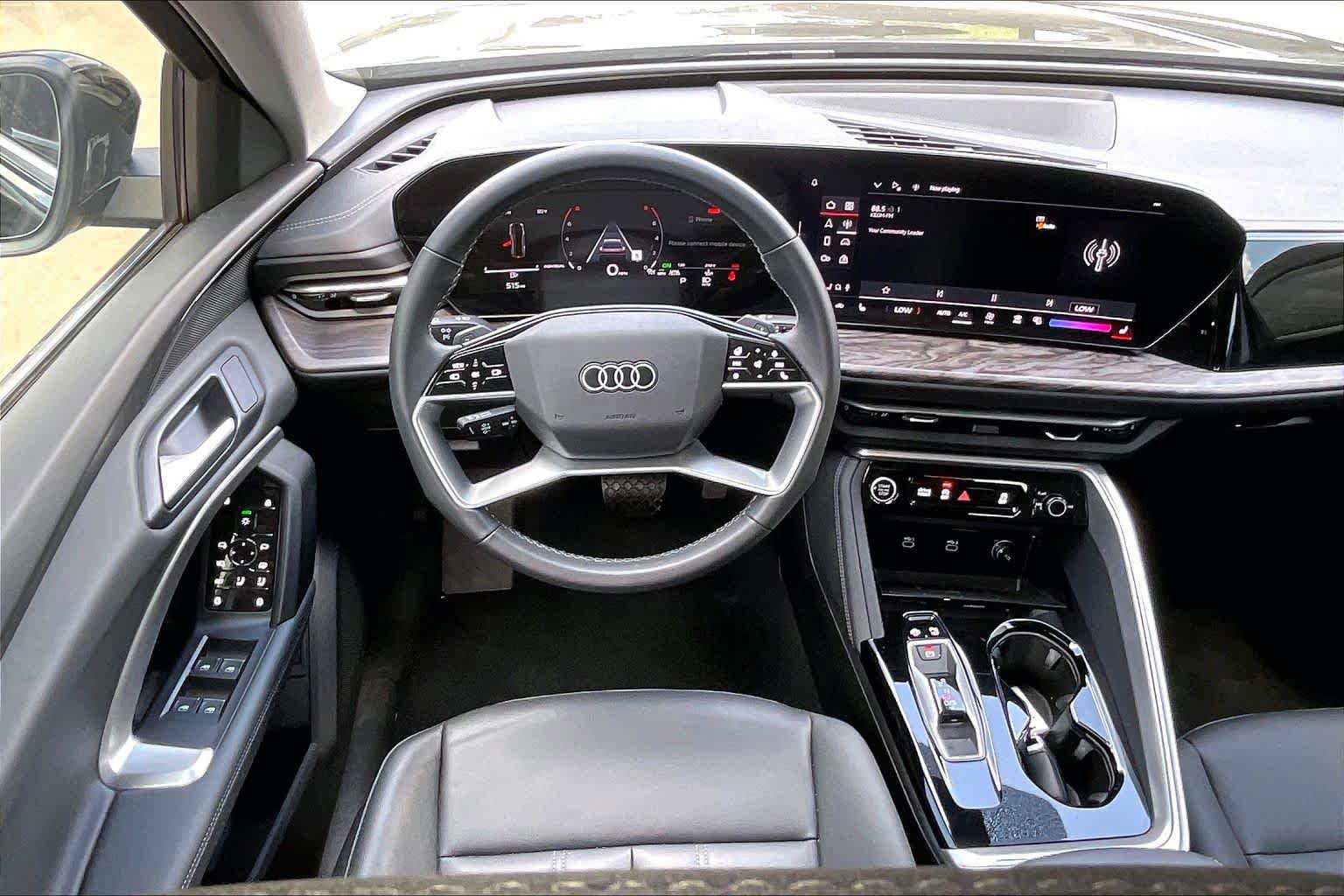 Used 2025 Audi Q5 Premium w/ Convenience Package image 6