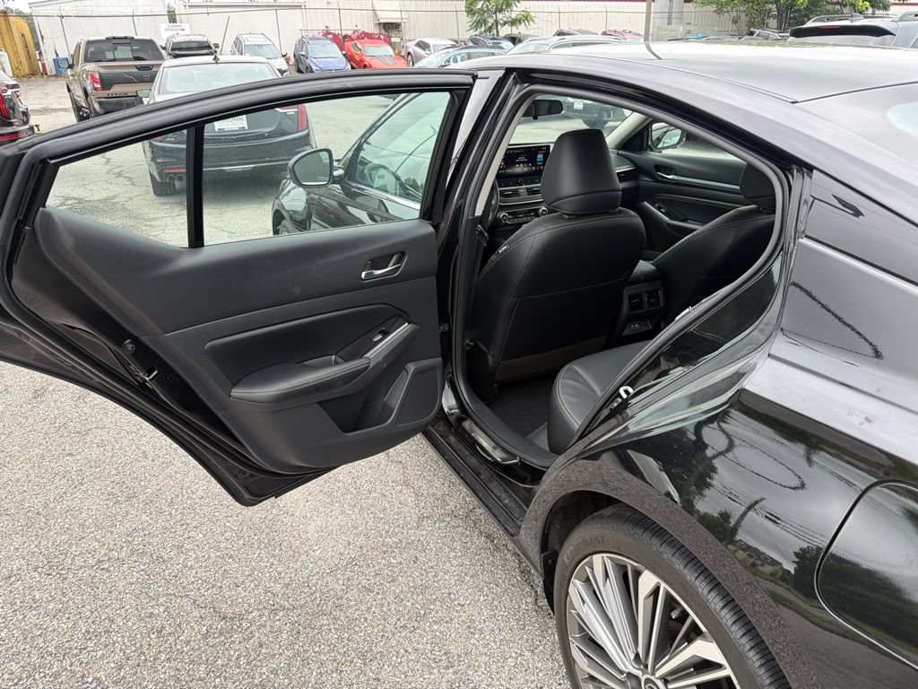 Used 2023 Nissan Altima 2.5 SL FWD image 9