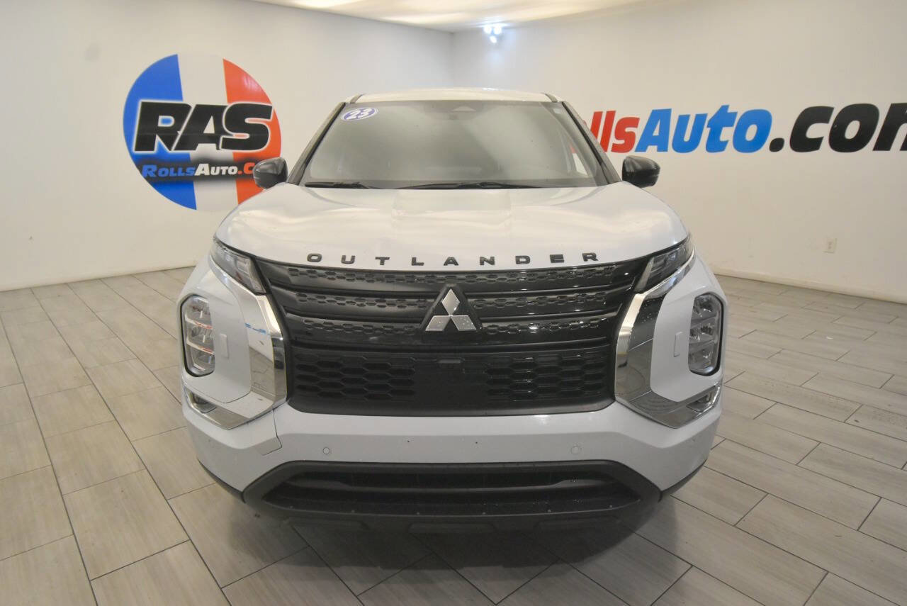 Used 2023 Mitsubishi Outlander SE Black Edition image 8