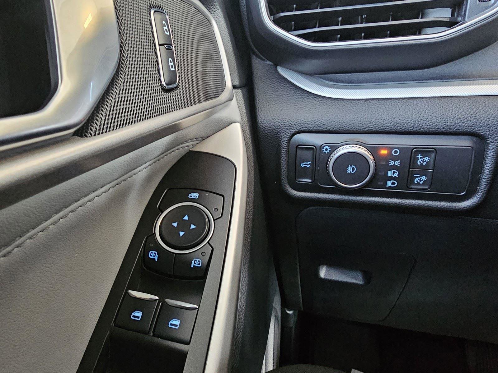 Used 2022 Ford Explorer XLT w/ Equipment Group 202A image 24