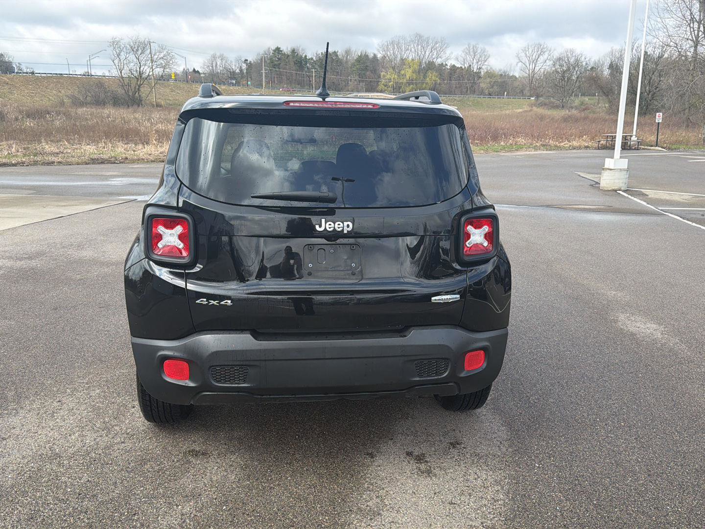 Used 2016 Jeep Renegade Latitude w/ Cold Weather Group image 4