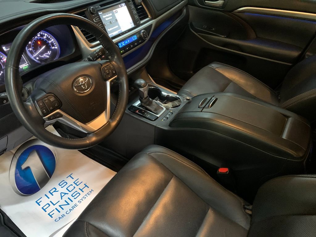 Used 2018 Toyota Highlander Limited image 11
