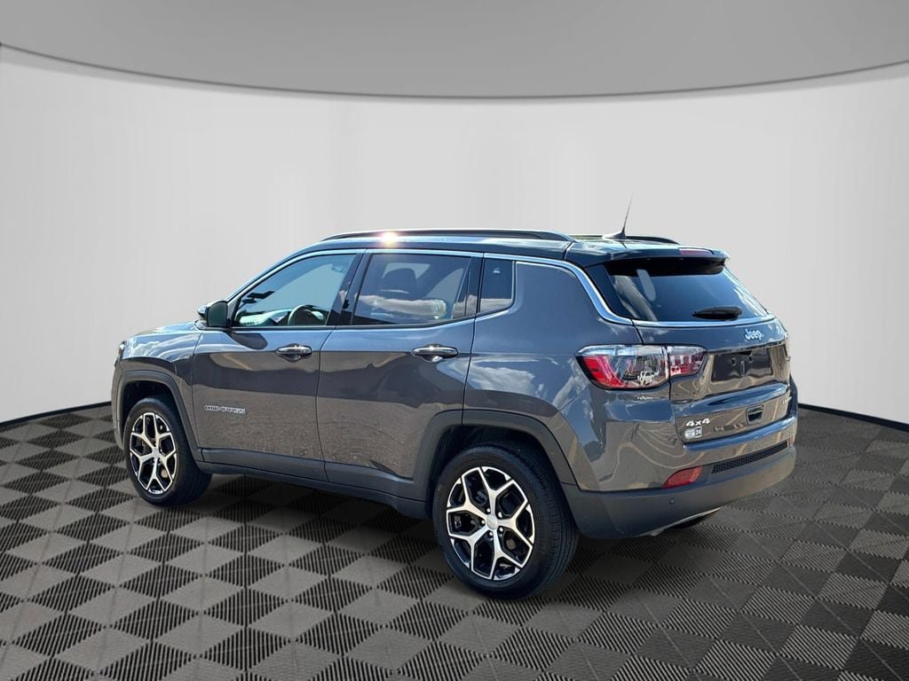 Used 2024 Jeep Compass Limited w/ Sun and Sound Group AWD/4WD image 6