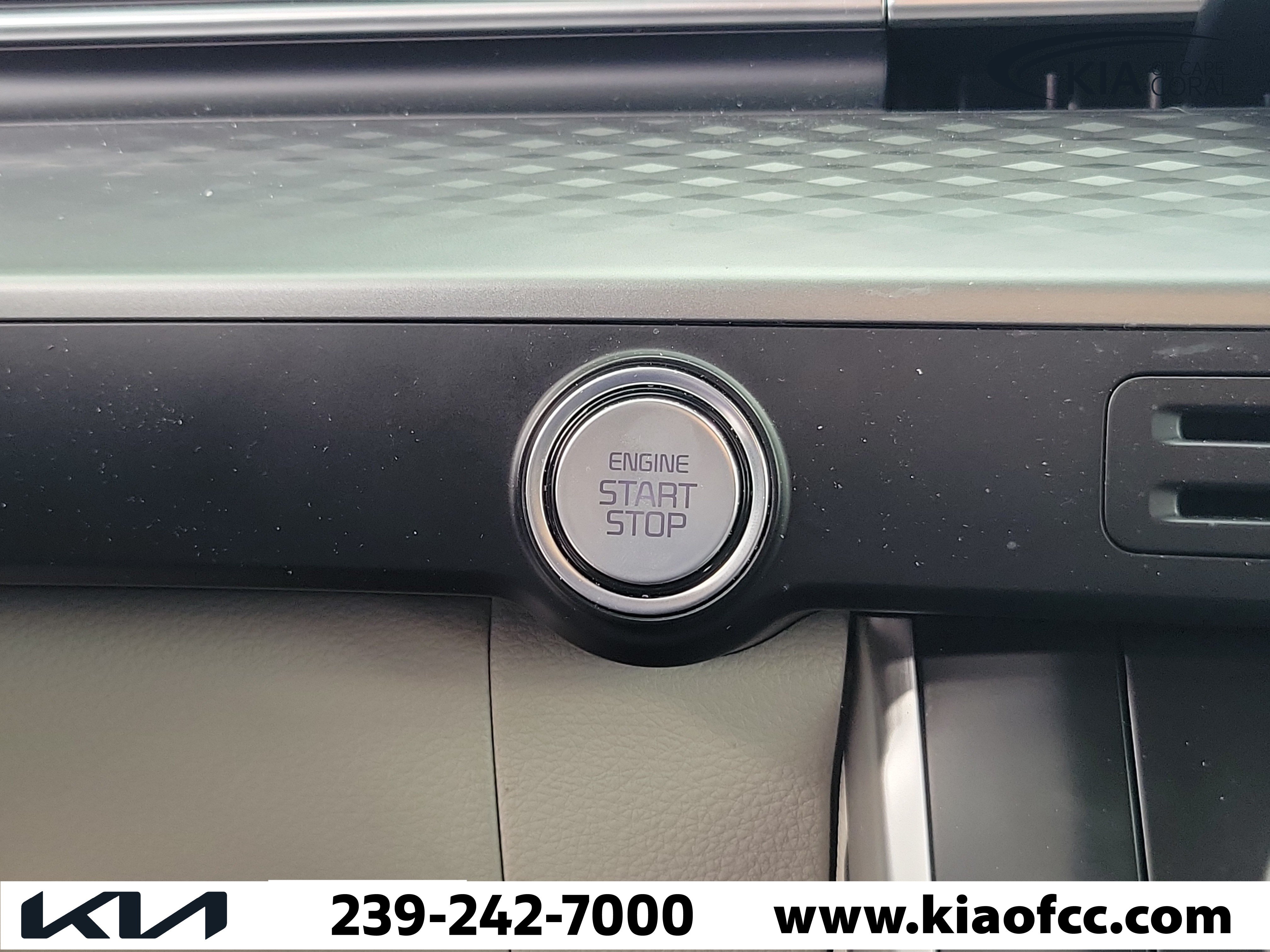 Certified 2023 Kia Carnival LX FWD image 30