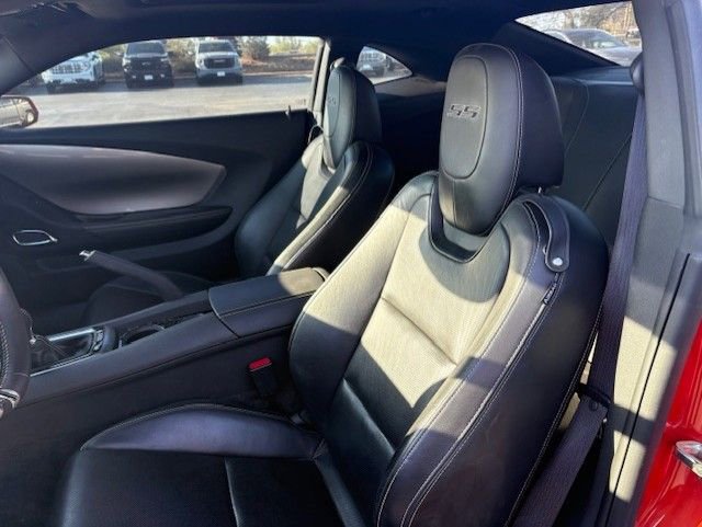 Used 2010 Chevrolet Camaro SS w/ LPO, Ground Effects Package image 9
