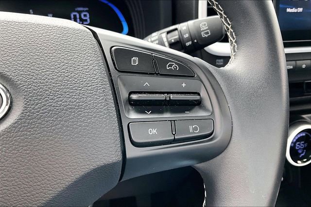 Used 2024 Hyundai Venue Limited FWD image 12