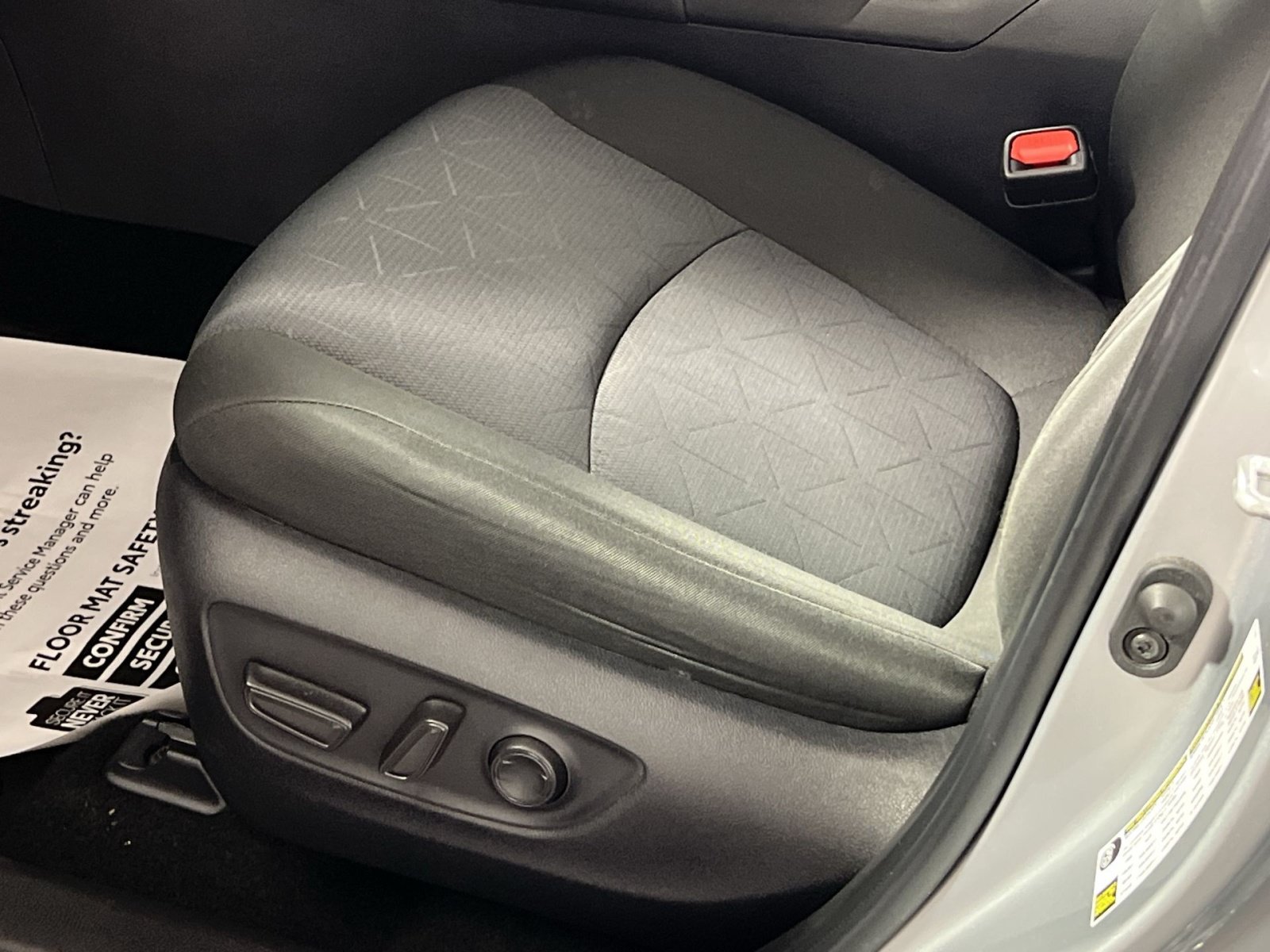 Used 2025 Toyota RAV4 XLE w/ Convenience Package AWD/4WD image 15