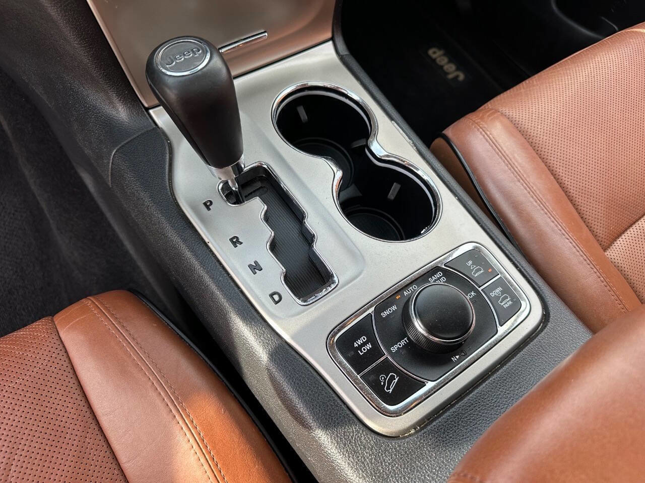 Used 2013 Jeep Grand Cherokee Overland image 4