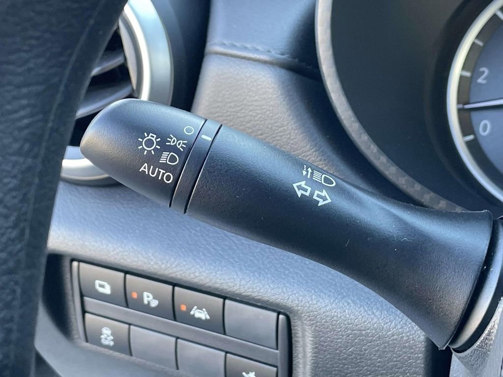 Used 2025 Nissan Versa S w/ Trunk Package image 23