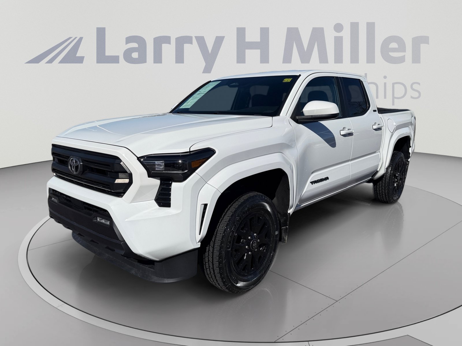Used 2024 Toyota Tacoma SR5 AWD/4WD image 1
