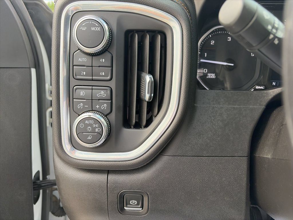 Used 2022 GMC Sierra 2500 AT4 AWD/4WD image 13