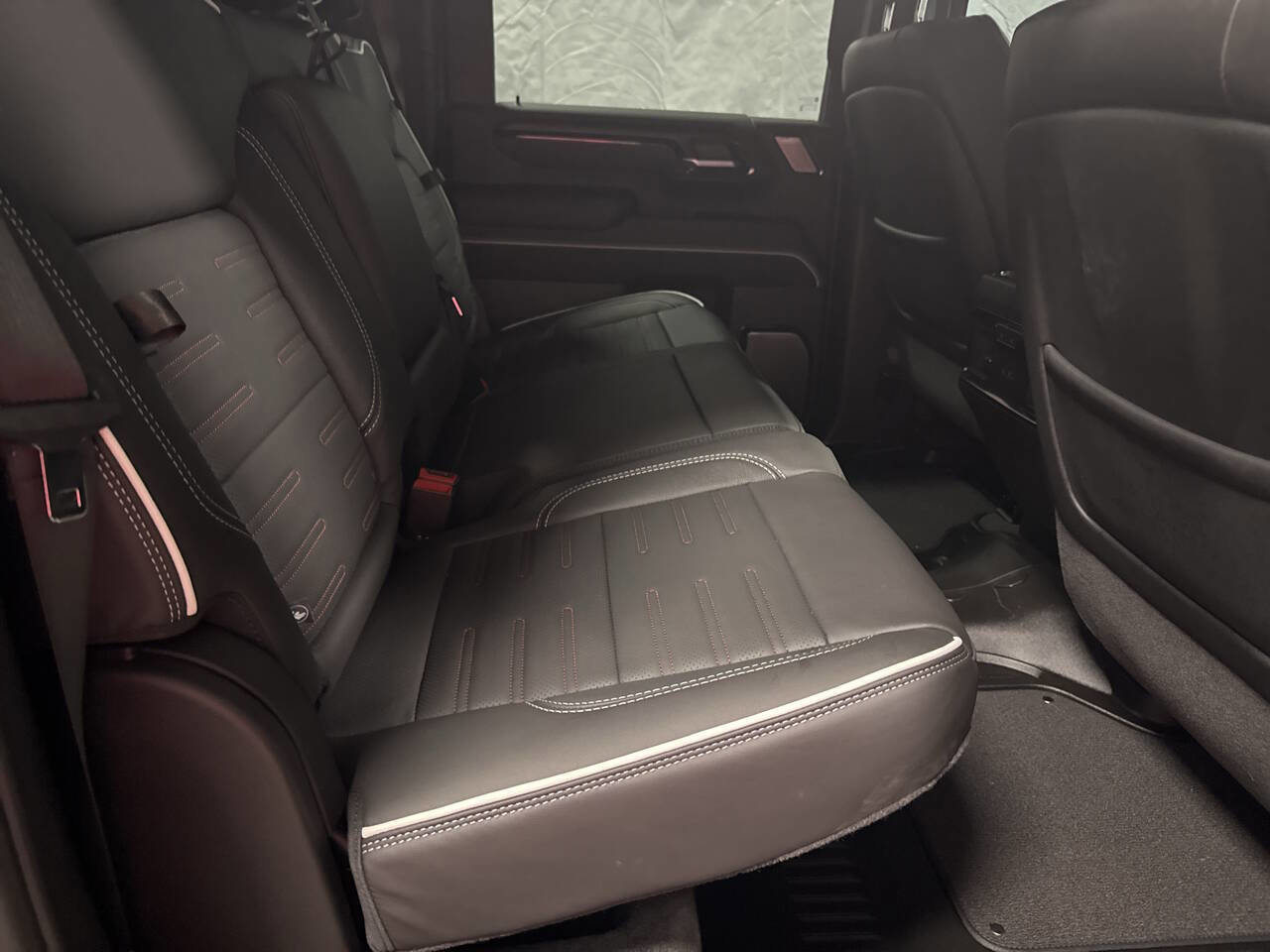 Used 2025 GMC Sierra 2500 AT4X image 11