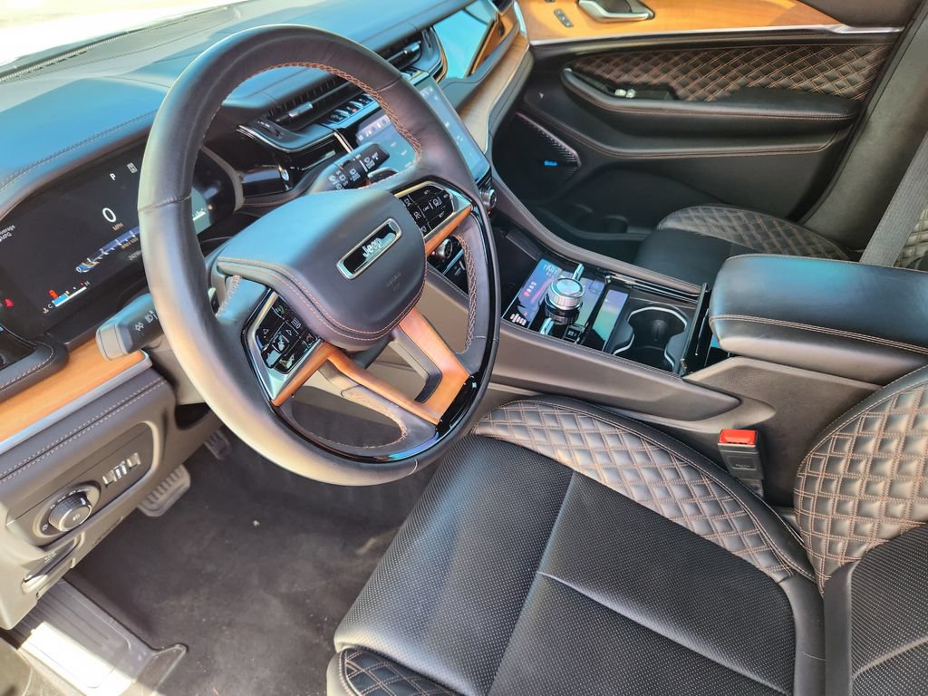Used 2025 Jeep Grand Cherokee L Summit AWD/4WD image 7